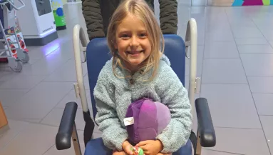 Végzetes hiba: szemölcsnek hitték az orvosok a 3 éves Leila lábujján lévő dudort - Fotók