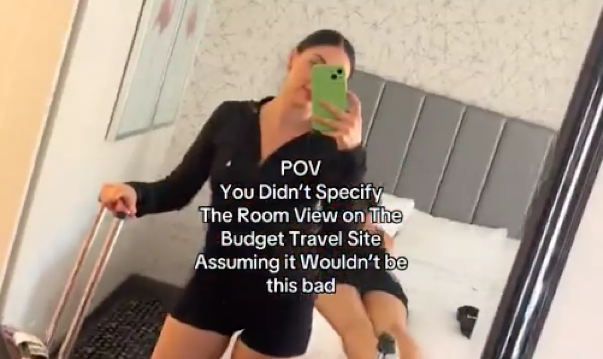 Amikor kinézett a nő a hotelszoba ablakán, már nem tudta leplezni a csalódottságát - Videó