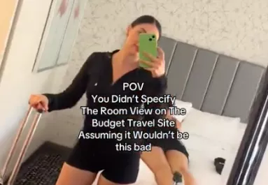 Amikor kinézett a nő a hotelszoba ablakán, már nem tudta leplezni a csalódottságát - Videó