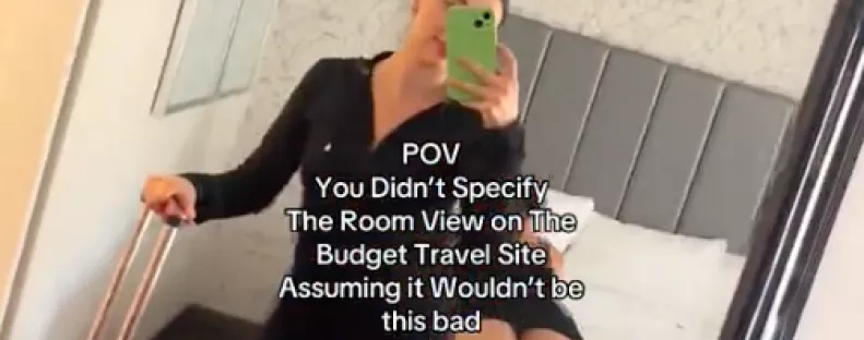 Amikor kinézett a nő a hotelszoba ablakán, már nem tudta leplezni a csalódottságát - Videó