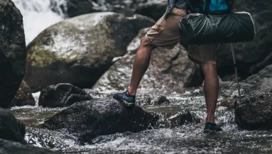 Egy kőfejet vett észre a pár a folyómederben: aztán közelebbről is megnézték - Fotó