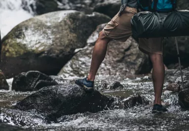 Egy kőfejet vett észre a pár a folyómederben: aztán közelebbről is megnézték - Fotó