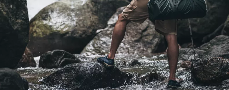 Egy kőfejet vett észre a pár a folyómederben: aztán közelebbről is megnézték - Fotó