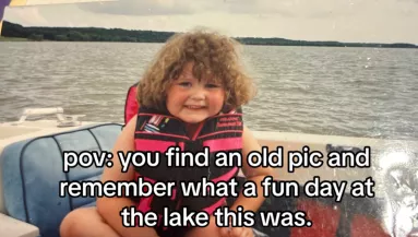 Egy gyerekkori fotót talált Amanda: sokkolta, mit írt az anyja a hátuljára