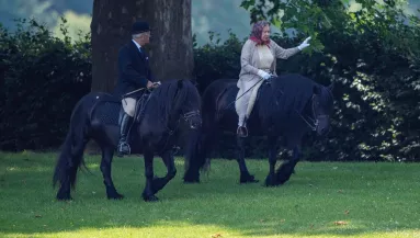 Erzsébet királyné utolsó lovaglása póniján, Emmán könnyekig hatja meg a világot - Fotók