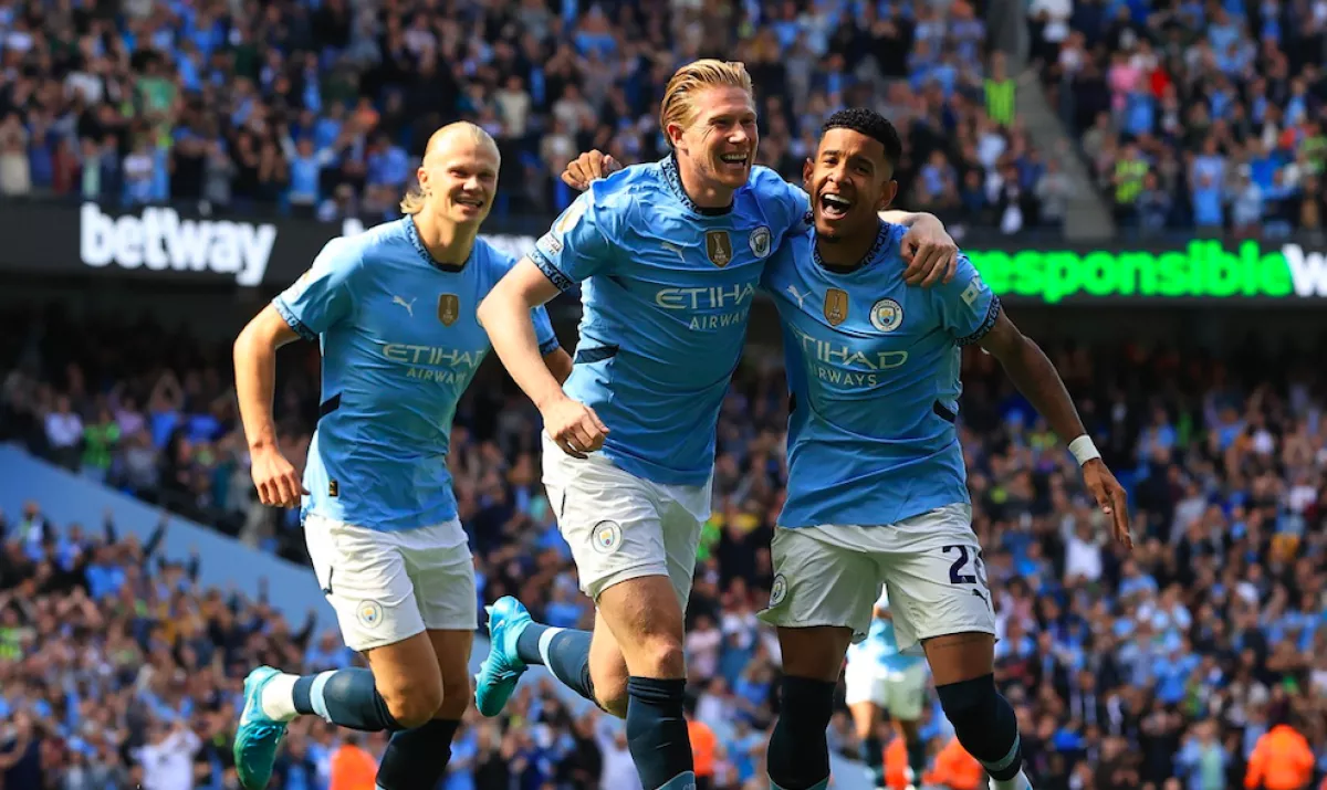A Manchester City sztárjával szelfizett egy férfi a Debreceni Nagyerdőben - Fotó