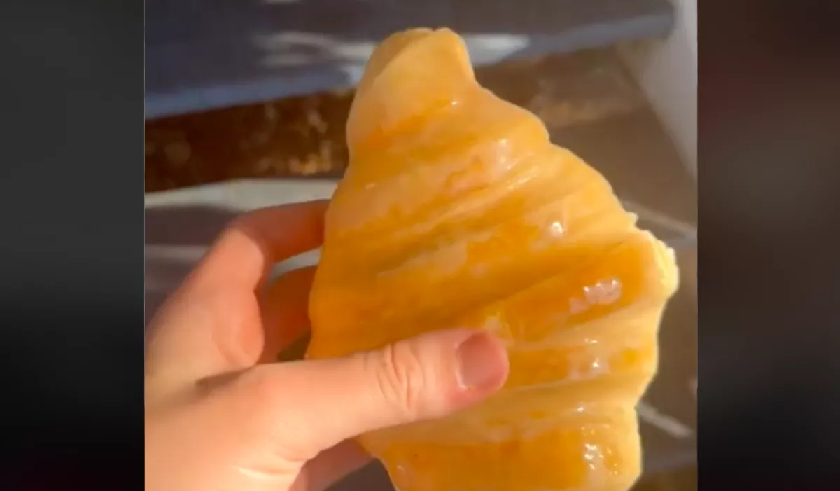 Egy croissant-lámpát rendelt a Temu-n a lány: ami pár nap múlva történt, az sokkolta - Videó