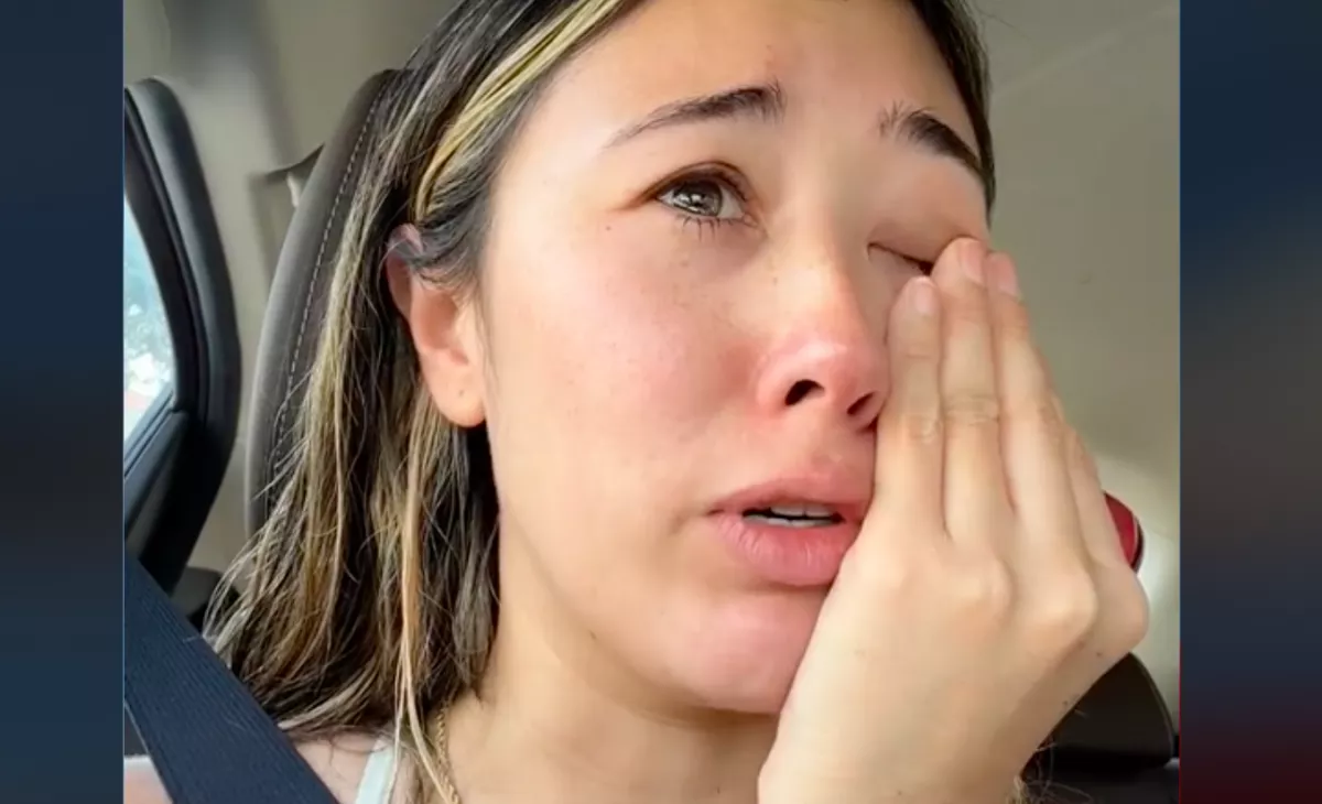 Könnyekben tört ki a nő, amikor közelebbről megnézte a sirály lábát - Videó