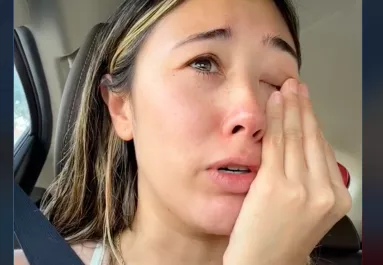 Könnyekben tört ki a nő, amikor közelebbről megnézte a sirály lábát - Videó