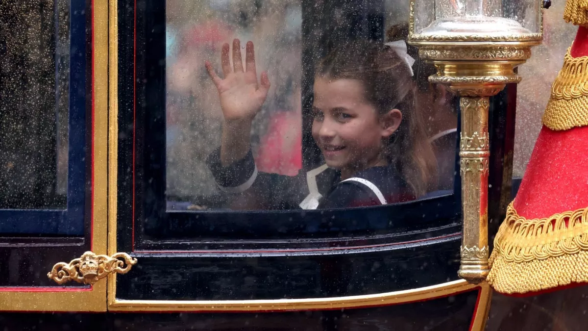 Ezért lehet egyszer sokkal gazdagabb a kis Sarolta mint György herceg - Fotók