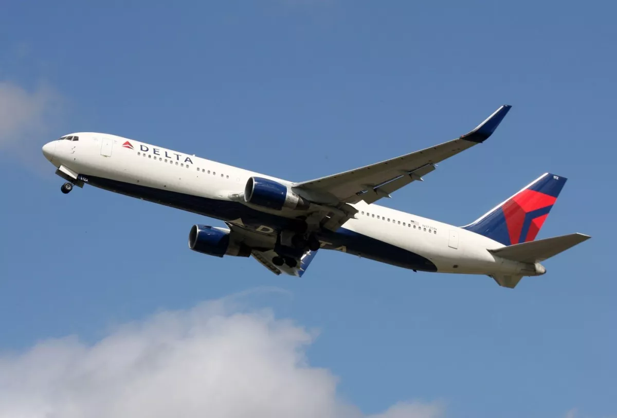 Horror a repülőn: hirtelen az utasok füléből és orrából is vér kezdett folyni - Fotók