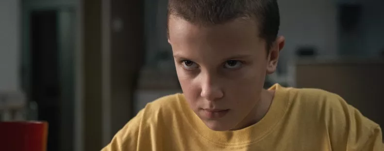 A Stranger things Eleven-je volt: friss képen 40-nek nézik a rajongói - Fotók