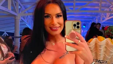 Megnagyobbíttatta a melleit az anya a szoptatás után: aztán elborzadt - Fotók