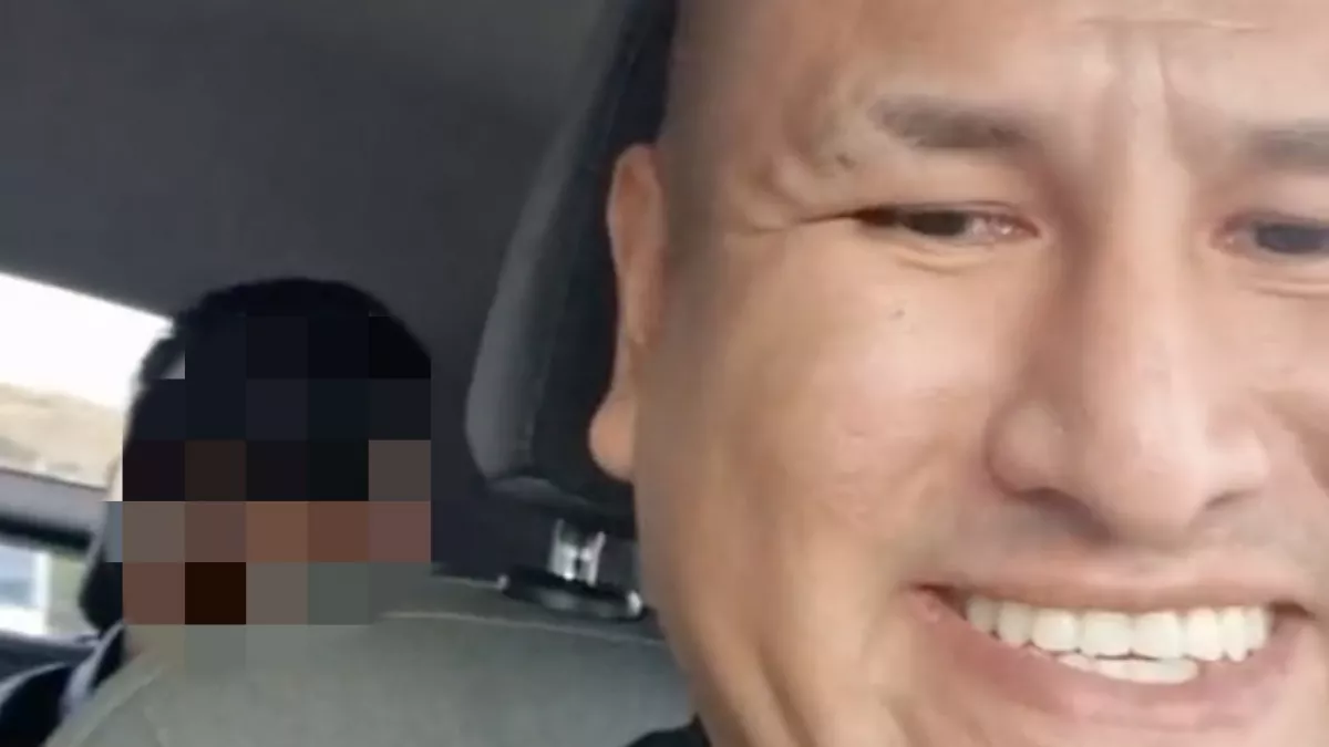 Amikor a taxisofőr meglátta, ki ült be a kocsijába, azonnal FaceTime-on hívta a családját - Videó