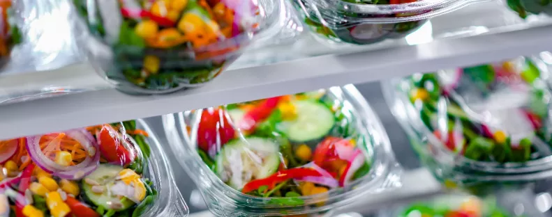 Csak egy salátát vett a szupermarketben: sokkoló, mit talált benne - Fotók