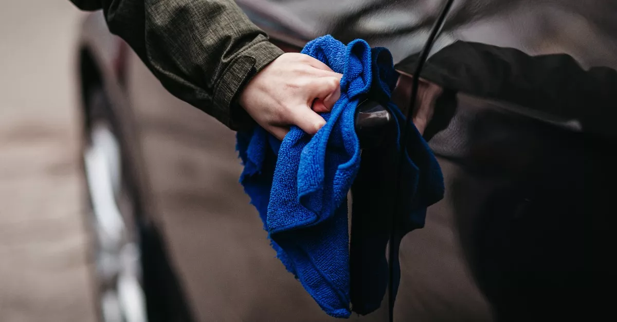 Megtalálta a férfi az ellopott kocsiját: amit benne talált, az valóságos horror - Fotók