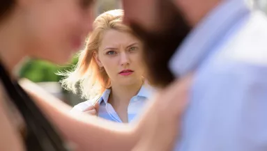 Nem fog bízni benned soha: ez a 4 csillagjegy féltékenynek született