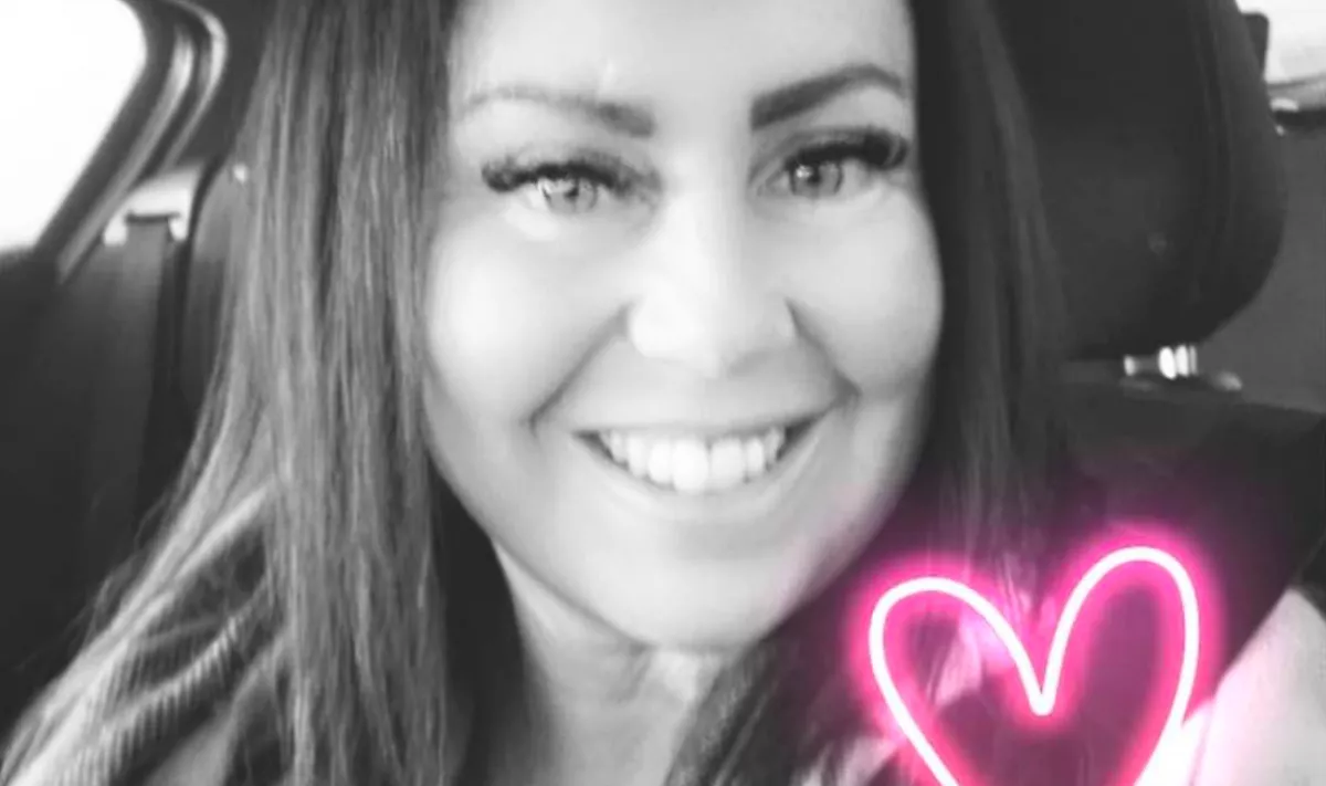 Csapdába ejtette a kanapé: tragikus módon halt meg egy kétgyermekes anya - Fotó