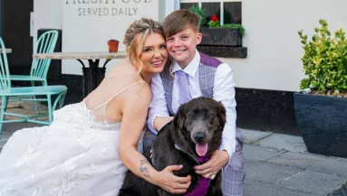 Pedofíliával vádolják a menyasszonyt, miután közzétette az esküvői képeiket a párjával - Fotók