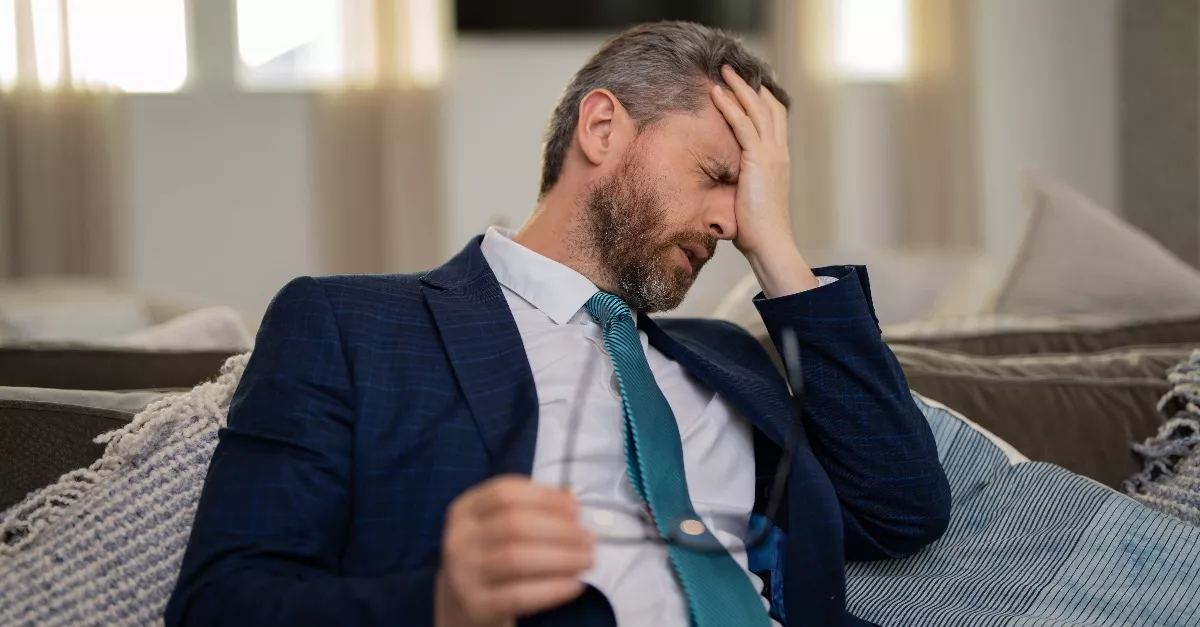 Kirúgta a vőlegény az anyját az esküvőjéről, amikor meglátta, mit csinál