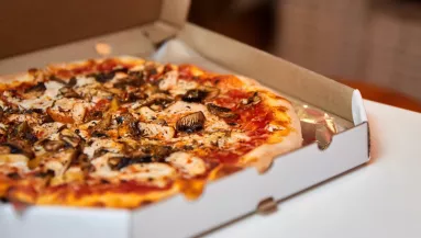 Négy pizzát vett a családjának az apa: amikor meglátta a számlát, nem hitt a szemének - Fotók