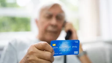 "Szokatlan utalást észleltünk" - mondták a győri bácsinak a telefonban: már bánja, amit ezután tett