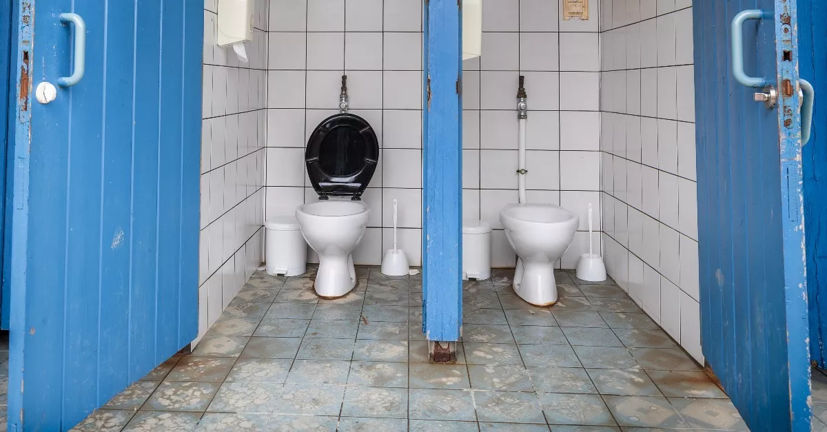 Nyilvános WC: ezért ajánlja a baktérium-szakértő a 30 másodperces szabályt