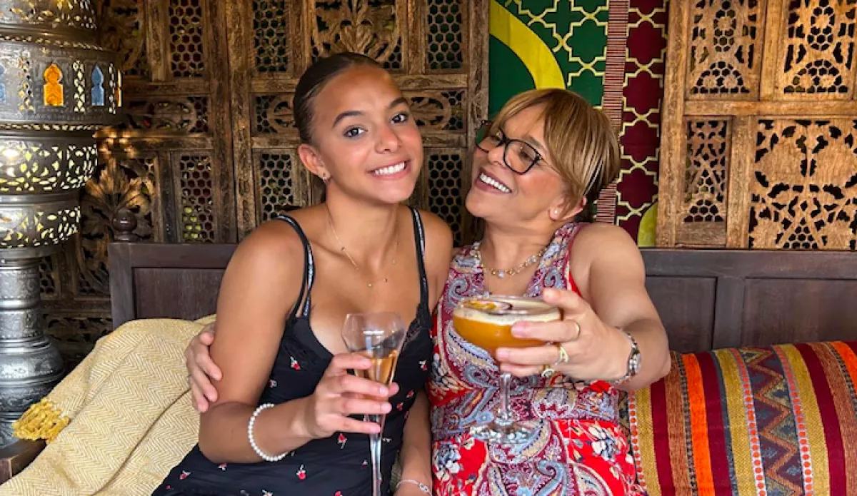 Tragédia az anya-lánya nyaraláson: a 18 éves Lily a csirke és krumpli után halt meg - Fotók