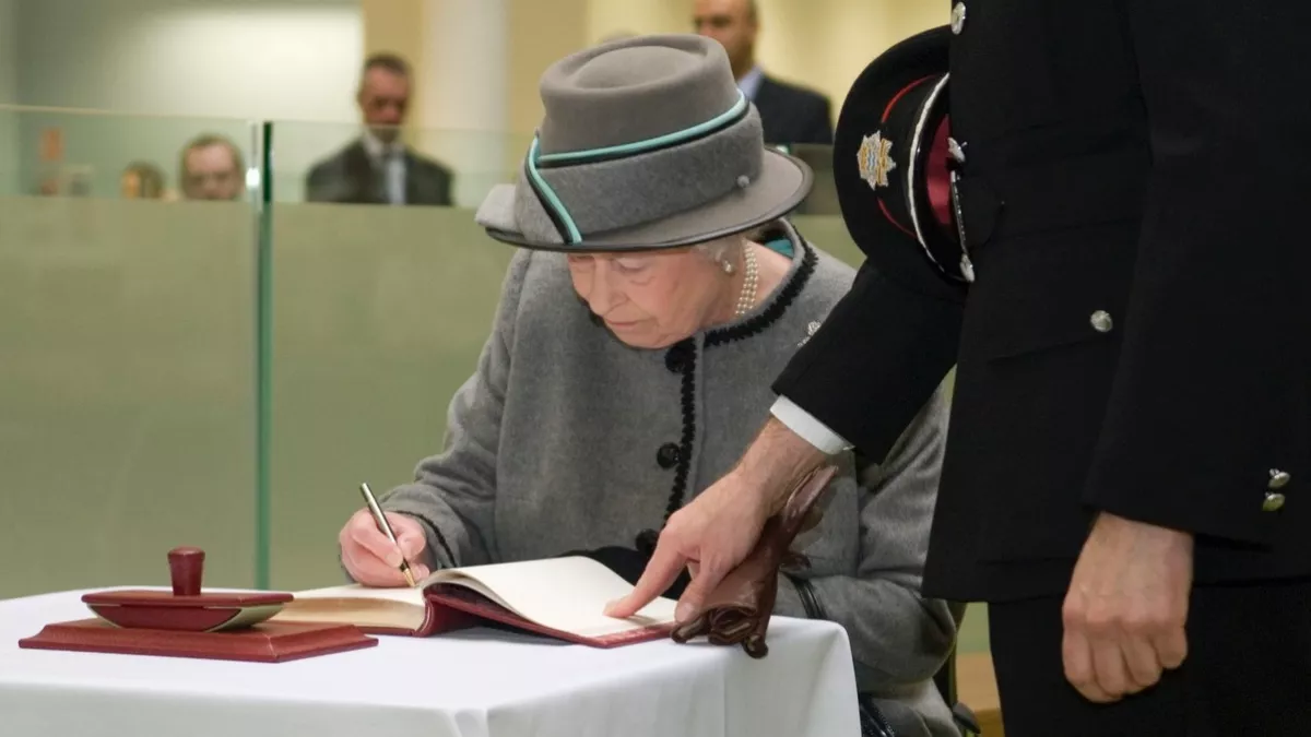 Kiderült a titok: ezt írta a naplójába Erzsébet királynő élete utolsó napján