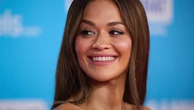 Se bugyi, se más: Rita Ora meztelenruhája mindent vitt - Íme a sztárok szettjei - Fotók