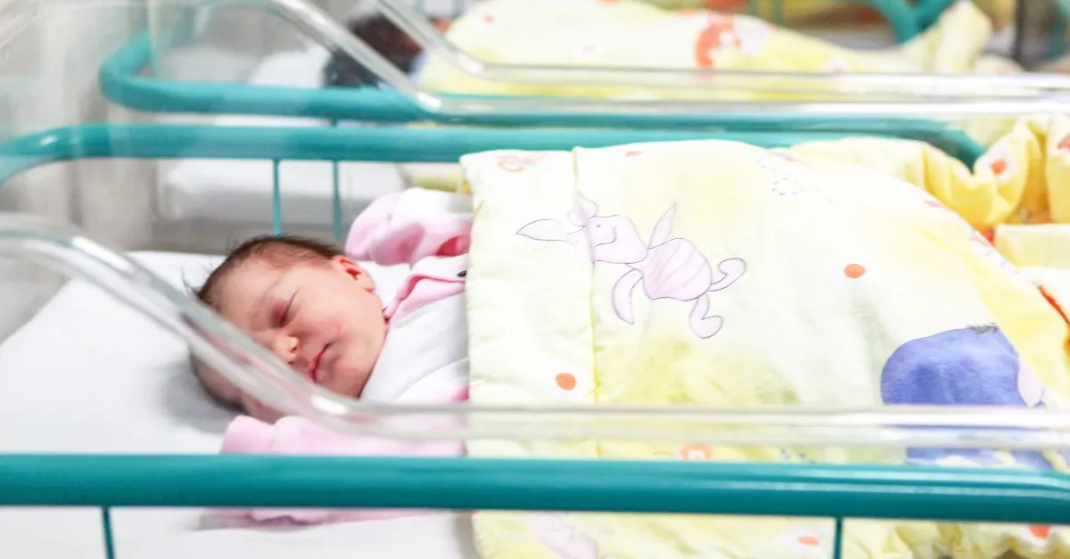 57 éve született a kislány: csak most derült ki, nem a vér szerinti gyermeke a családnak