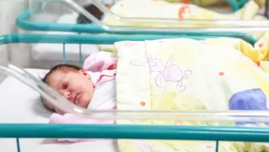 57 éve született a kislány: csak most derült ki, nem a vér szerinti gyermeke a családnak