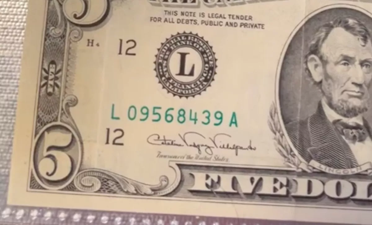 Egy 5 dollárost örökölt a srác a nagyijától: amikor megtudta, mennyit ér, leesett az álla - Videó