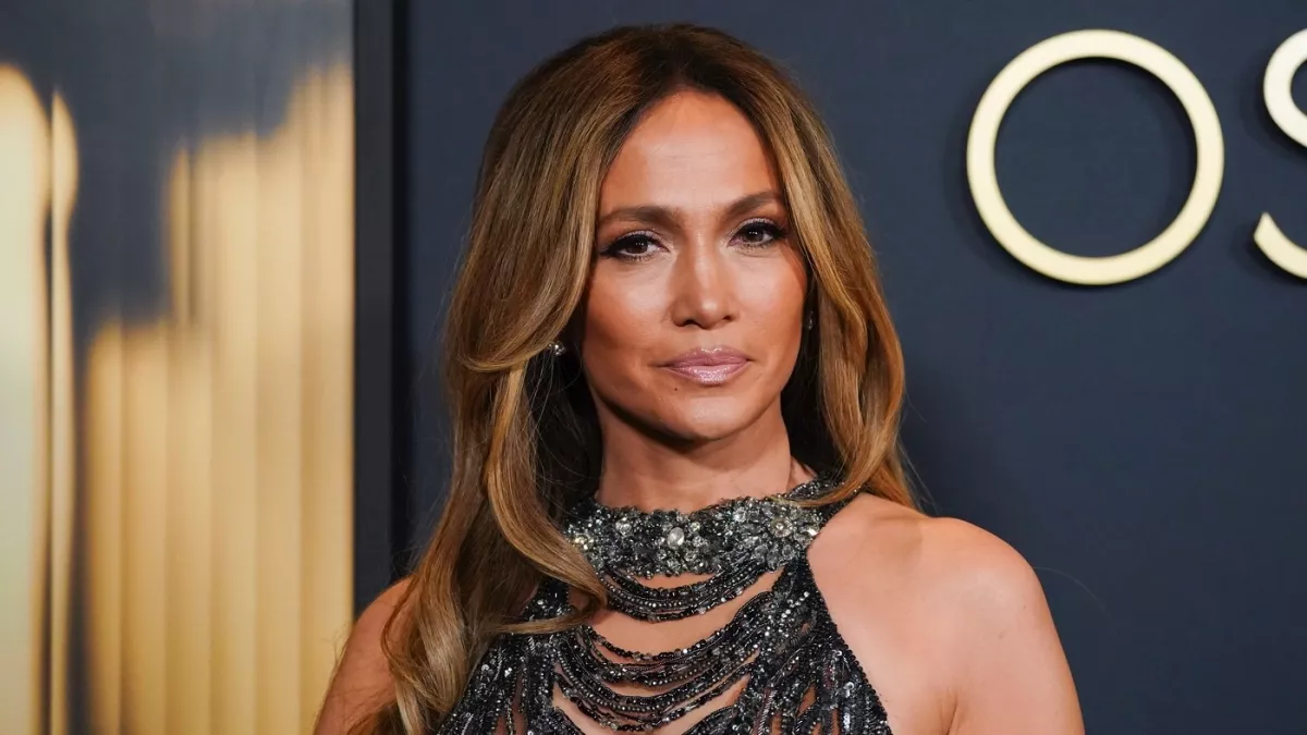 Se bugyi, se más: J-Lo meztelenruhája Jolie fiát és Lawrence pocakját is überelte - Fotók