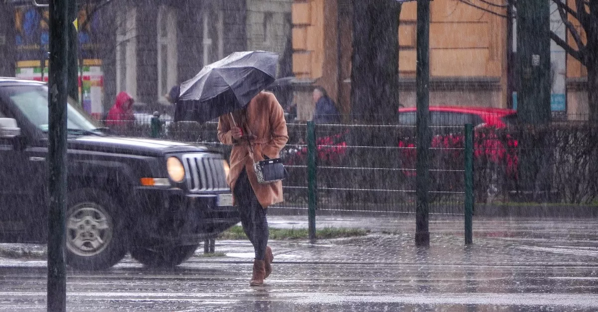 Kiadták a riasztást is: zápor, eső, havas eső érkezik kedden