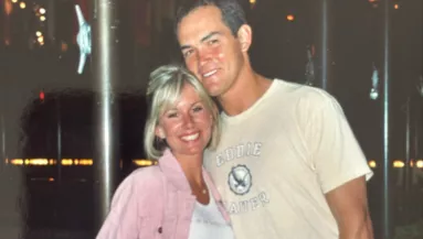 Megdöbbentek a szülők, amikor a születéskor először meglátták az ikerlányokat - Videó