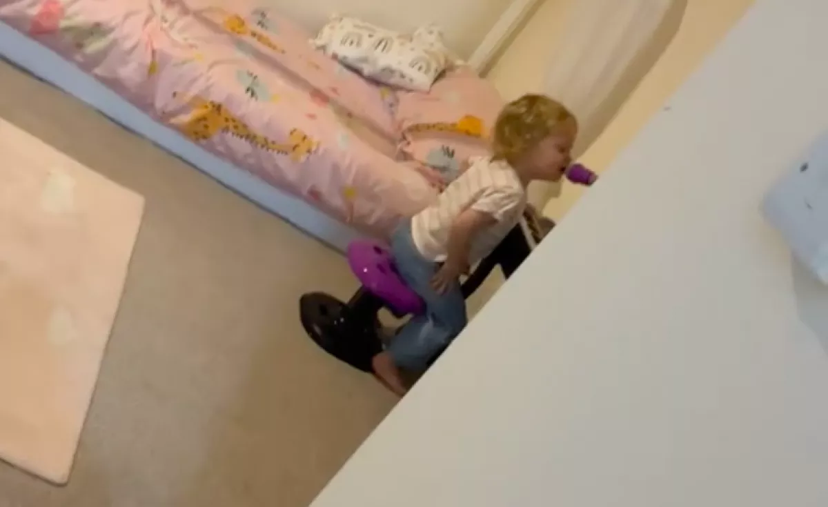 Lebukott a műsírással a kétéves kislány: amit ezután tesz, milliókat nevettet meg - Videó