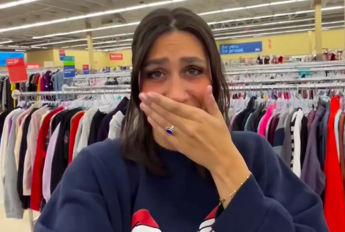 Amikor Gabi rábukkant erre a pulóverre a turkálóban, eleredtek a könnyei - Videó