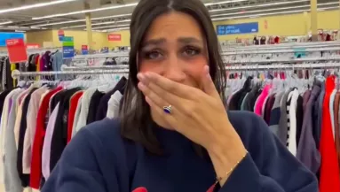 Amikor Gabi rábukkant erre a pulóverre a turkálóban, eleredtek a könnyei - Videó