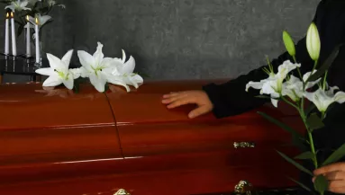  A bűz leplezte le a házaspárt: holttesteket gyalázott a temetkezési vállalkozás