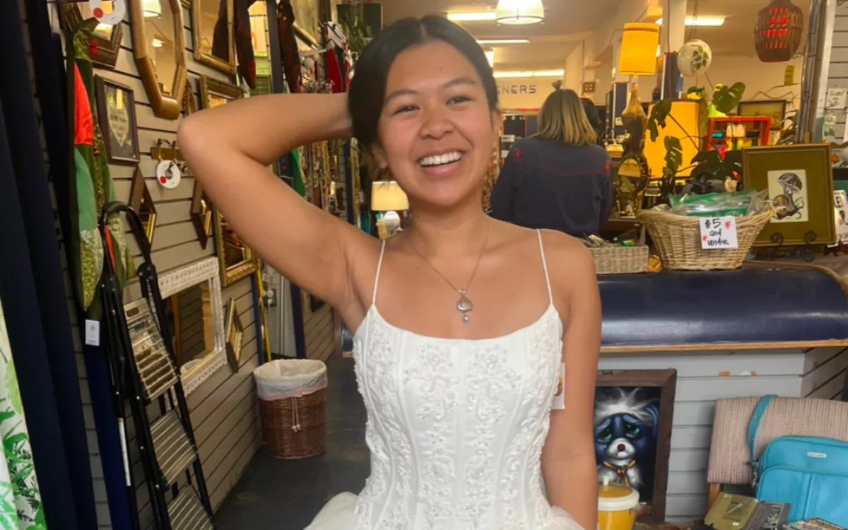 Belépett a 19 éves lány a turkálóba - 29 ezer forint megváltoztatta az életét - Videó