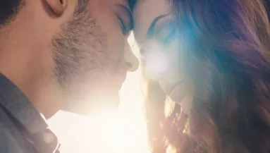 Szakértő: ez a három csillagjegy csókol a legjobban