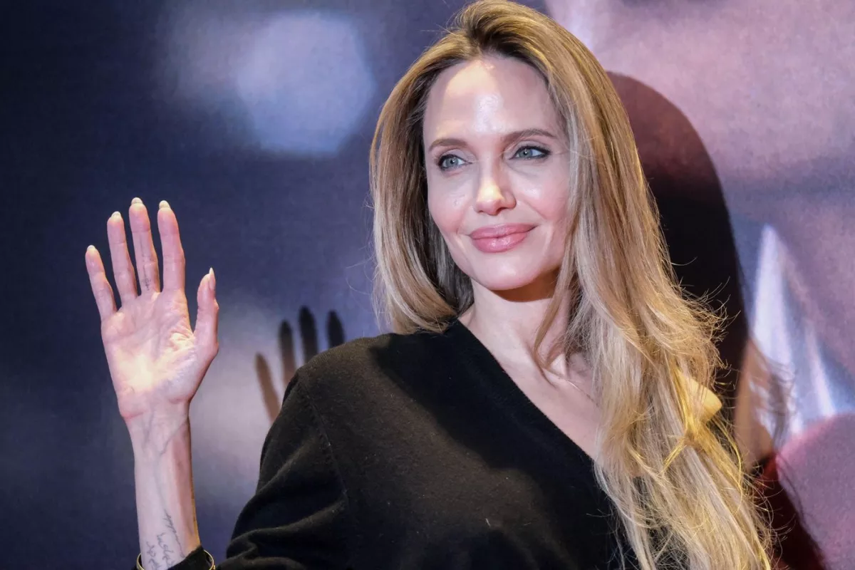 "Sokkoló!" - Durva kritikák érik Angelina Jolie Vogue-címlapját - Fotók