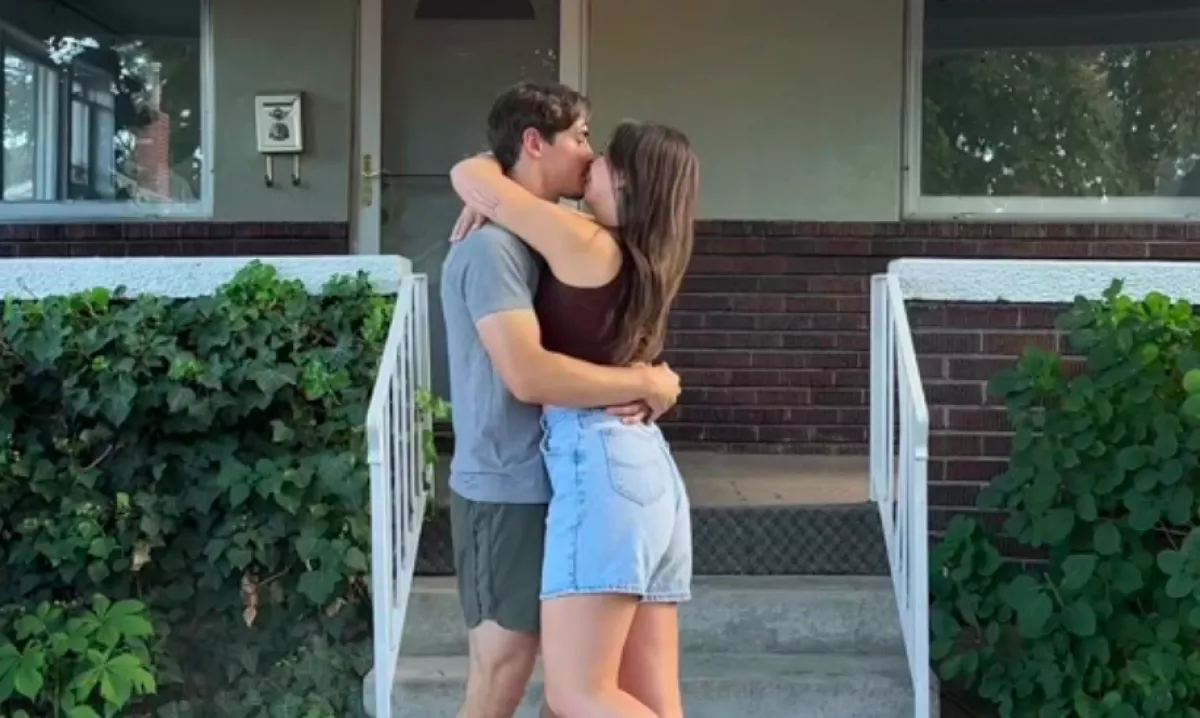 Régi házat vett a pár: amit a laminált padló alatt találtak, nagy port kavar - Videó