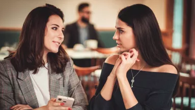 Ez az 5 legbiztosabb jele, hogy valaki az arcodba hazudik