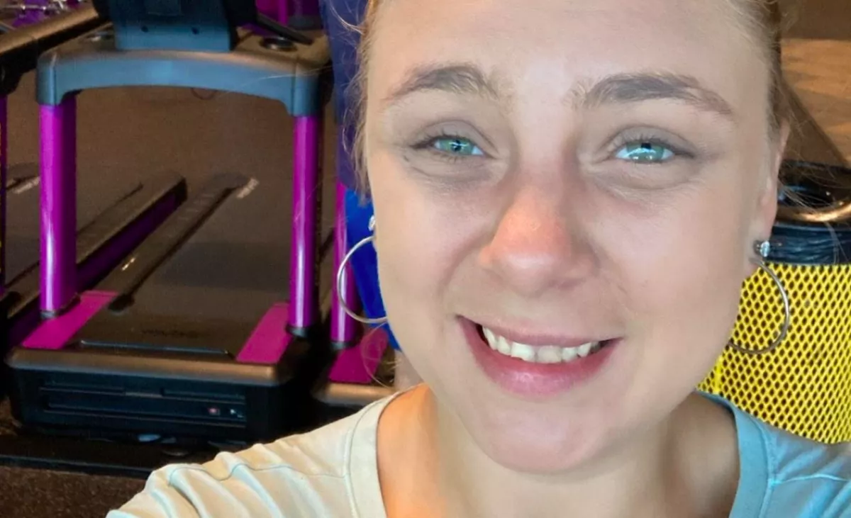 Drogmámor: a saját szemeit tépte ki egy 20 éves lány - Megrázó videó a neten