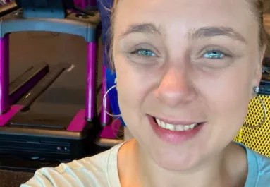 Drogmámor: a saját szemeit tépte ki egy 20 éves lány - Megrázó videó a neten