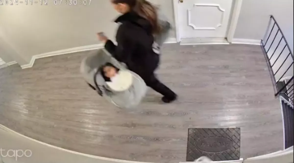 Elmennek a szülők otthonról: amikor az apa rájön a hibájára, azonnal nevetőgörcsöt kap - Videó