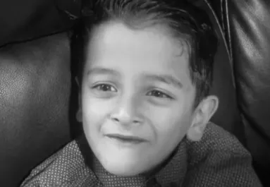 Álmában halt meg egy 6 éves kisfiú, akit hazaküldtek az iskolából, mert beütötte a fejét - Fotók