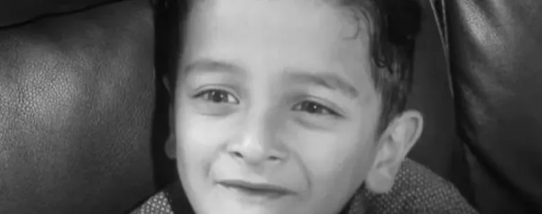 Álmában halt meg egy 6 éves kisfiú, akit hazaküldtek az iskolából, mert beütötte a fejét - Fotók